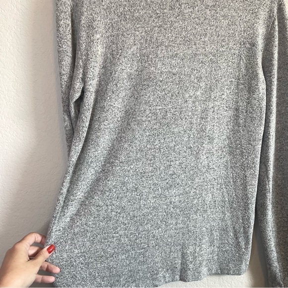 FIGS Gray Long Sleeve Super Soft Knit Pullover Lightweight Sweater Size Small - Picture 8 of 12